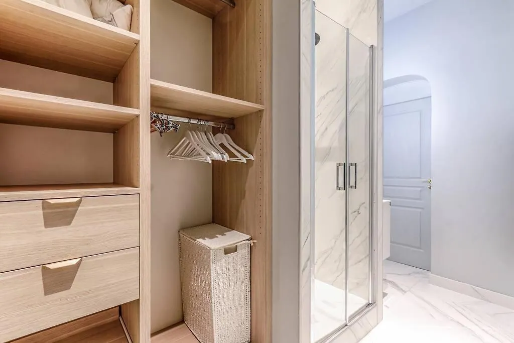 Champs Elysees Marbeuf Magnifique Appartement 4P Paris Apartment
