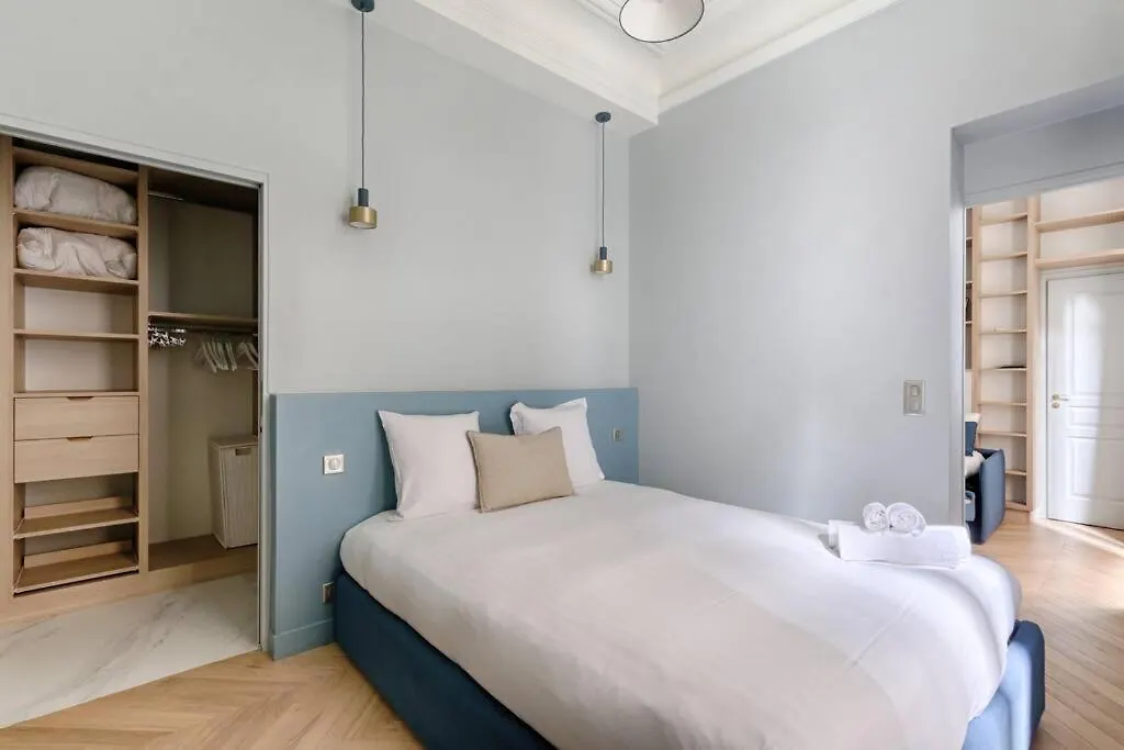 Champs Elysees Marbeuf Magnifique Appartement 4P Paris 0*,